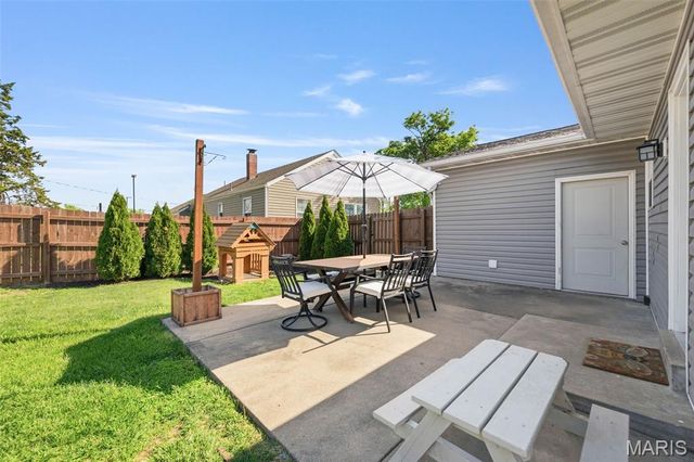 605 Cherry Lane, Warrenton, MO 63383