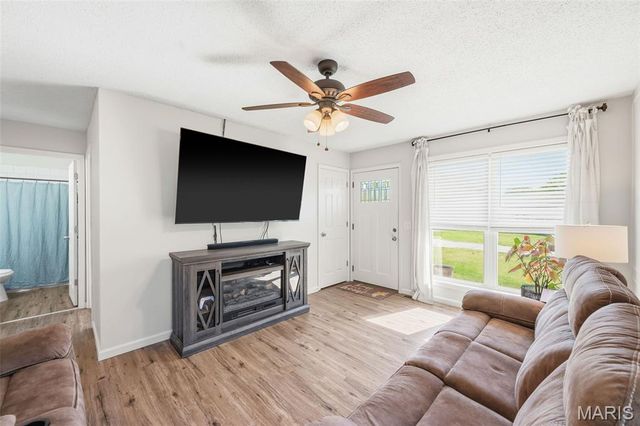 605 Cherry Lane, Warrenton, MO 63383