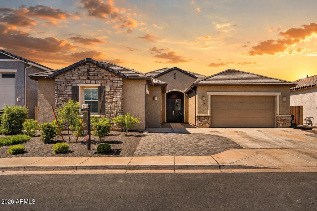 3228 E SADDLETREE Way, San Tan Valley, AZ 85140