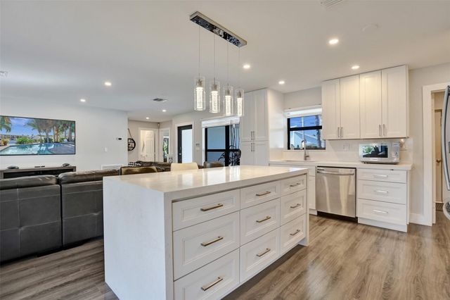 310 SE 13th Court, Pompano Beach, FL 33060