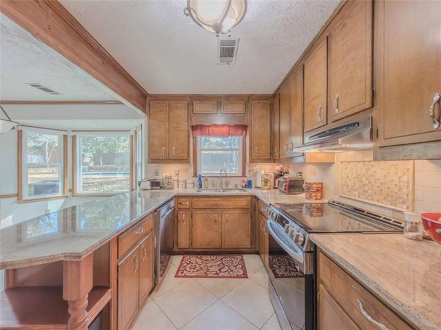 866 Foxfire Drive, Lawrenceville, GA 30044