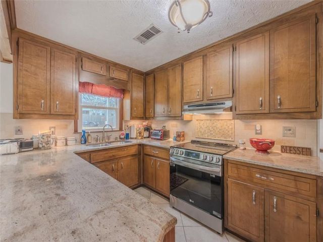 866 Foxfire Drive, Lawrenceville, GA 30044