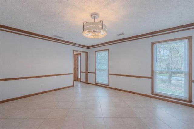 866 Foxfire Drive, Lawrenceville, GA 30044