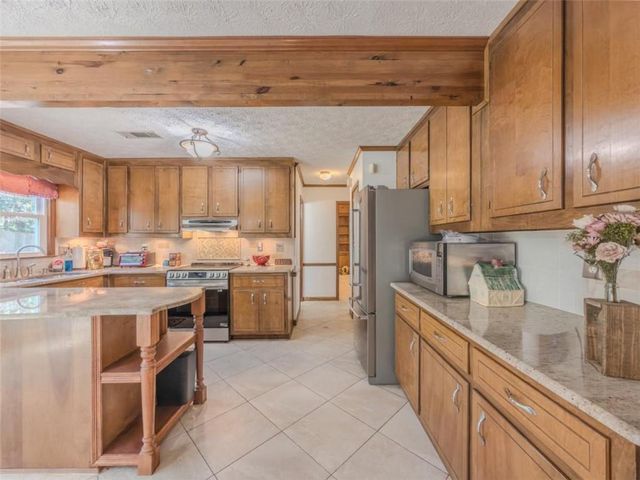 866 Foxfire Drive, Lawrenceville, GA 30044