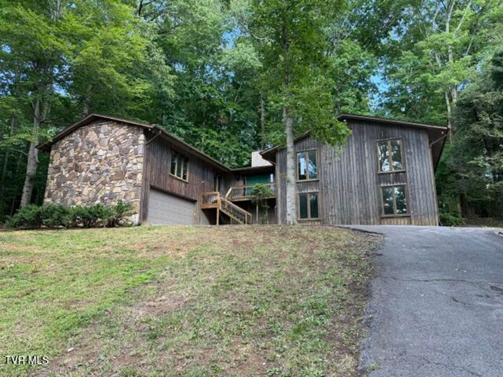 733 Blakley Drive, Kingsport, TN 37664
