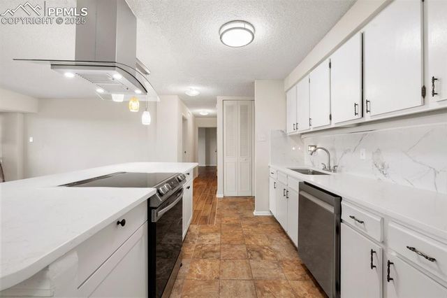 411 Lakewood Circle B430, Colorado Springs, CO 80910