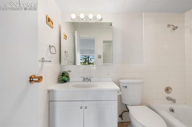 411 Lakewood Circle B430, Colorado Springs, CO 80910