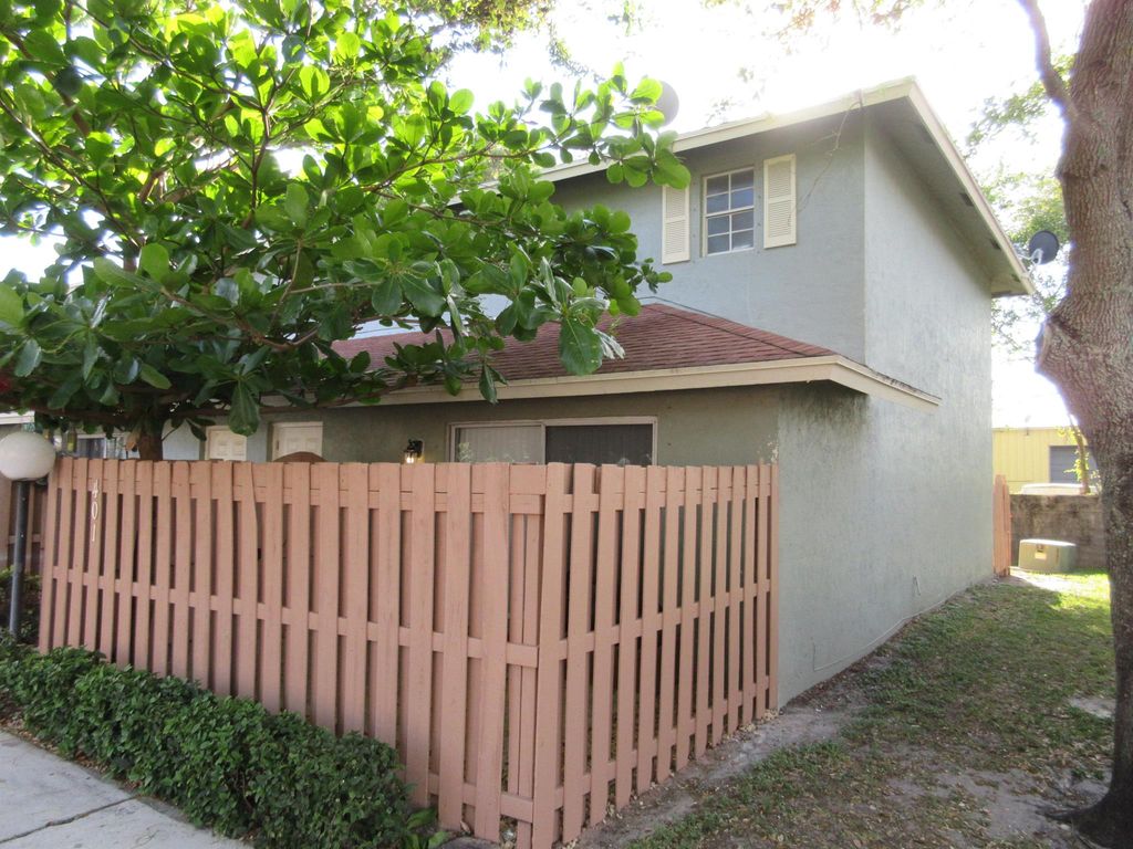 401 W Cypress Way, Palm Springs, FL 33406