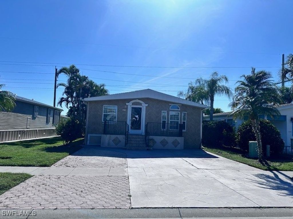 1105 Silver Lakes BLVD, Naples, FL 34114