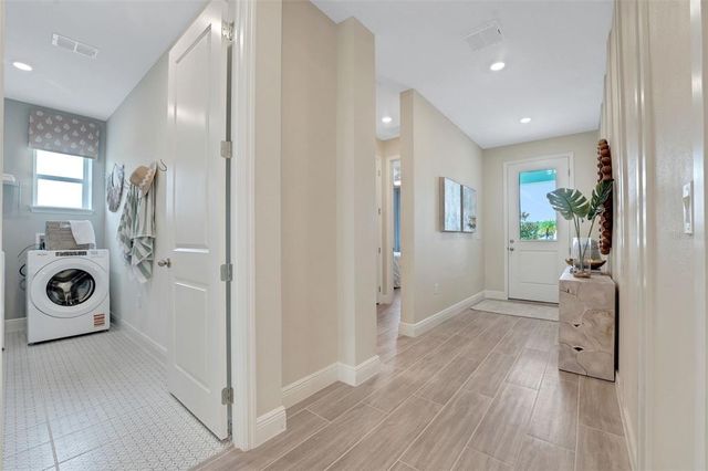 981 FIESTA KEY CIRCLE, Lady Lake, FL 32159