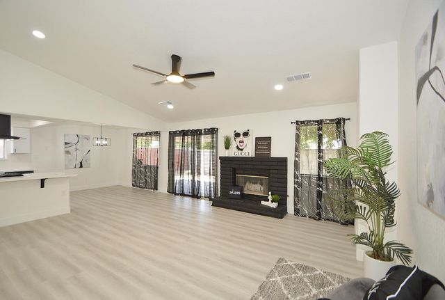 4952 E Huntington Avenue, Fresno, CA 93727
