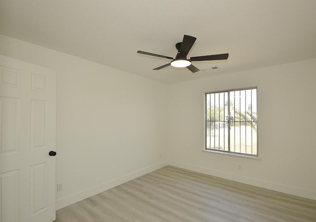 4952 E Huntington Avenue, Fresno, CA 93727