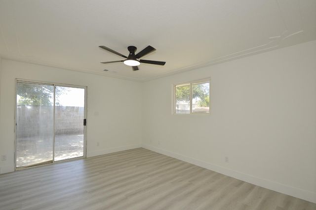 4952 E Huntington Avenue, Fresno, CA 93727