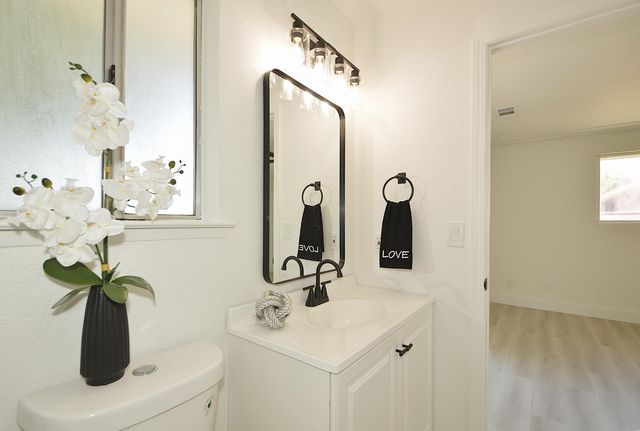 4952 E Huntington Avenue, Fresno, CA 93727