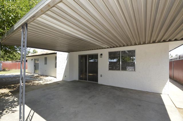 4952 E Huntington Avenue, Fresno, CA 93727