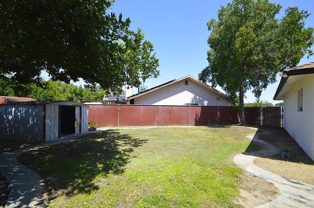 4952 E Huntington Avenue, Fresno, CA 93727