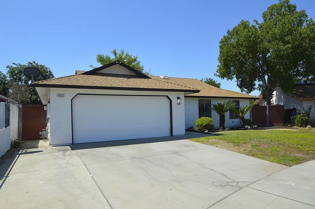 4952 E Huntington Avenue, Fresno, CA 93727