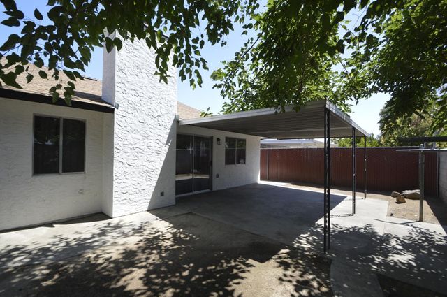 4952 E Huntington Avenue, Fresno, CA 93727