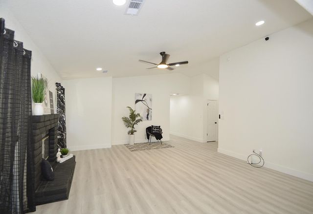 4952 E Huntington Avenue, Fresno, CA 93727