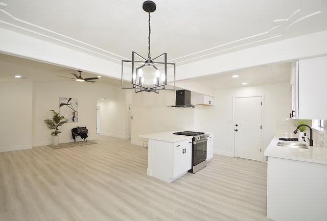 4952 E Huntington Avenue, Fresno, CA 93727