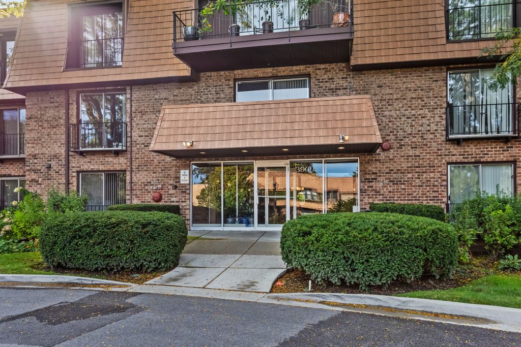 3900 Dundee Road 304, Northbrook, IL 60062 — photo 2