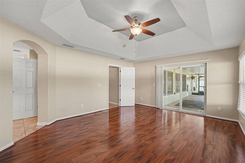 Image 16 of property listing at 122 COSTA LOOP, Auburndale, FL 33823