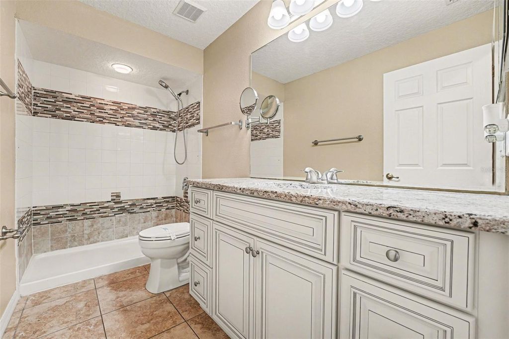 Image 19 of property listing at 122 COSTA LOOP, Auburndale, FL 33823