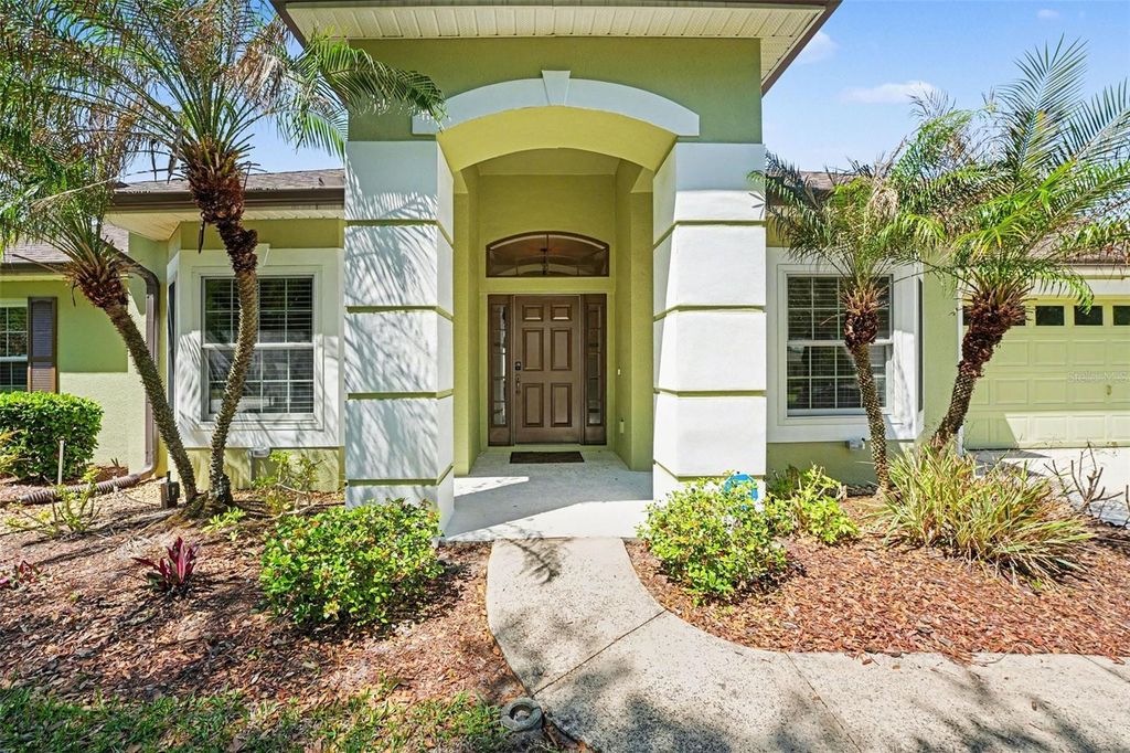 Image 3 of property listing at 122 COSTA LOOP, Auburndale, FL 33823