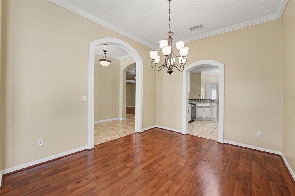 Image 5 of property listing at 122 COSTA LOOP, Auburndale, FL 33823