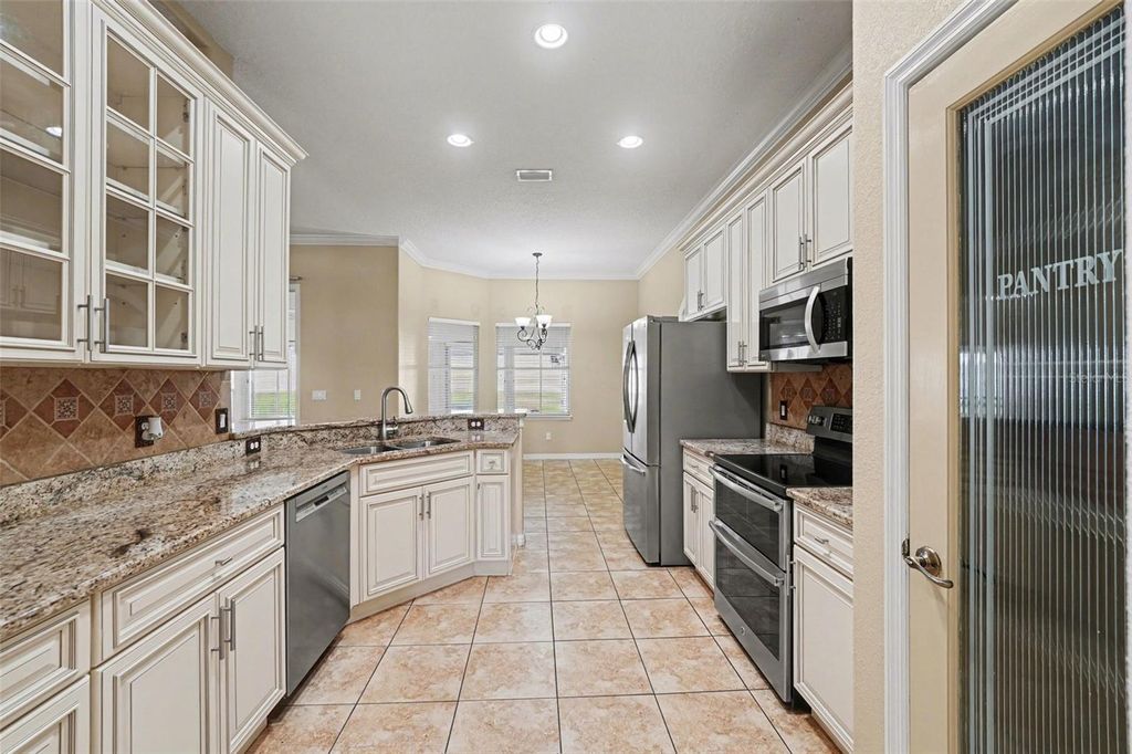 Image 10 of property listing at 122 COSTA LOOP, Auburndale, FL 33823