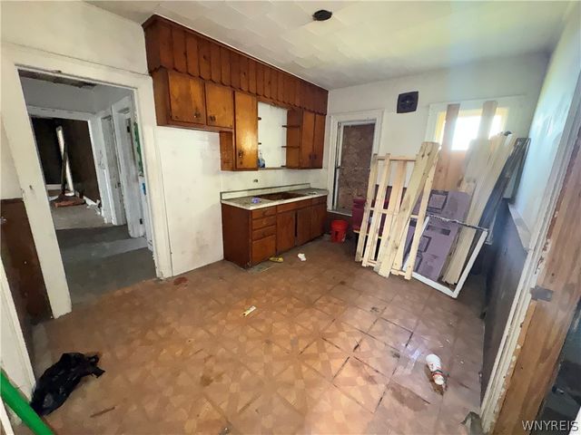 1018 Cleveland Avenue, Niagara Falls, NY 14305