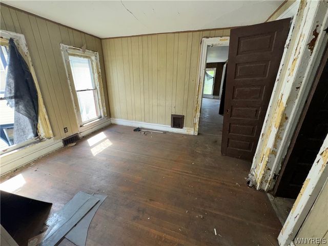 1018 Cleveland Avenue, Niagara Falls, NY 14305