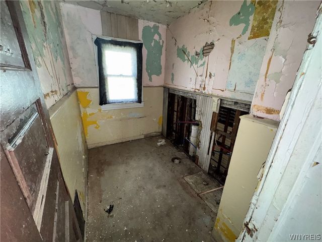 1018 Cleveland Avenue, Niagara Falls, NY 14305