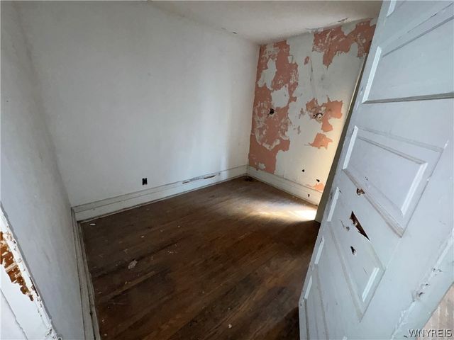 1018 Cleveland Avenue, Niagara Falls, NY 14305