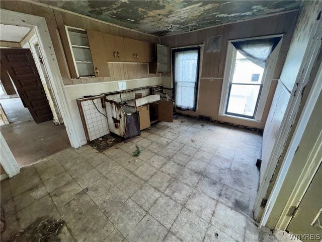 1018 Cleveland Avenue, Niagara Falls, NY 14305