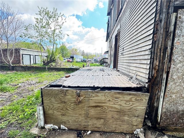 1018 Cleveland Avenue, Niagara Falls, NY 14305