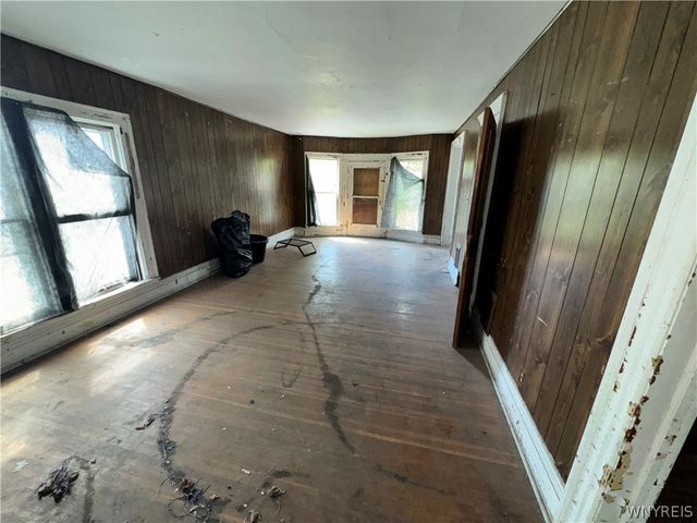 1018 Cleveland Avenue, Niagara Falls, NY 14305