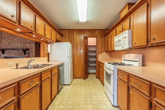 631 E Shore Drive, Clear Lake Shores, TX 77565
