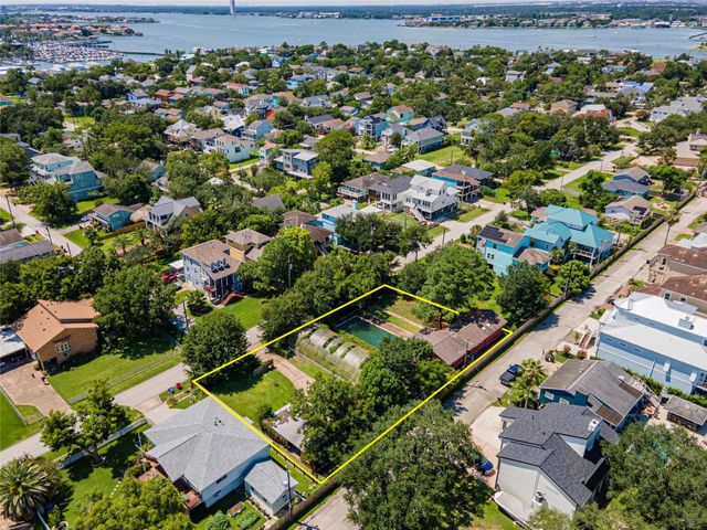 631 E Shore Drive, Clear Lake Shores, TX 77565