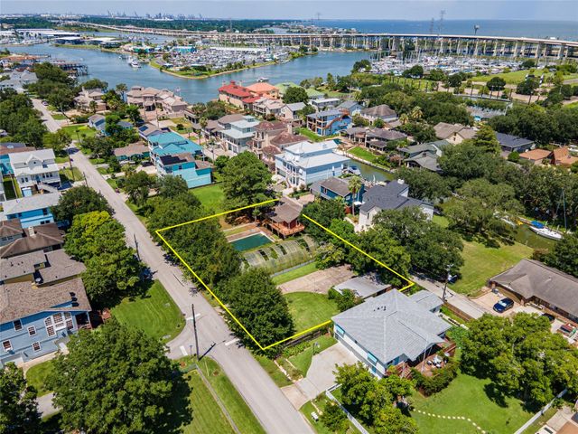 631 E Shore Drive, Clear Lake Shores, TX 77565