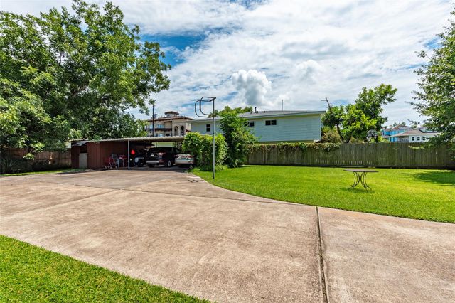 631 E Shore Drive, Clear Lake Shores, TX 77565