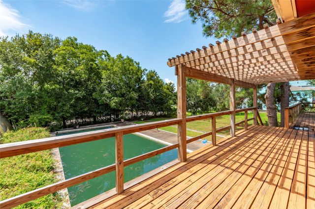 631 E Shore Drive, Clear Lake Shores, TX 77565