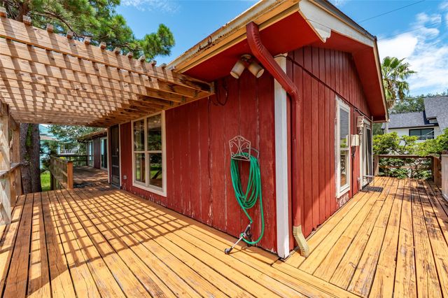631 E Shore Drive, Clear Lake Shores, TX 77565