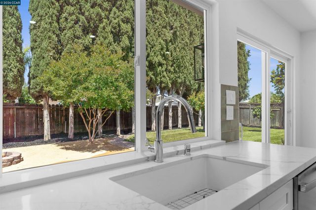 1229 Jensen Dr, Pittsburg, CA 94565