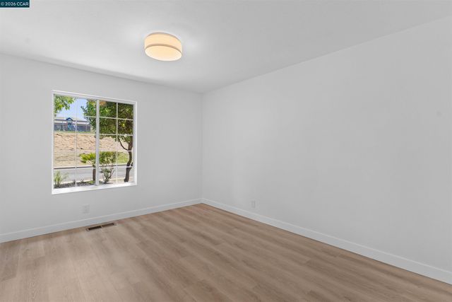 1229 Jensen Dr, Pittsburg, CA 94565