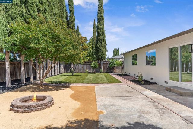 1229 Jensen Dr, Pittsburg, CA 94565