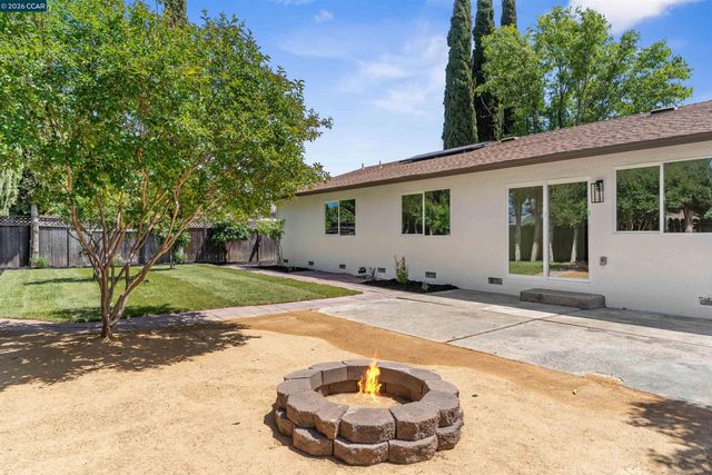 1229 Jensen Dr, Pittsburg, CA 94565