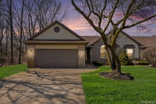 201 Whispering Hill, Commerce Charter Township, MI 48390