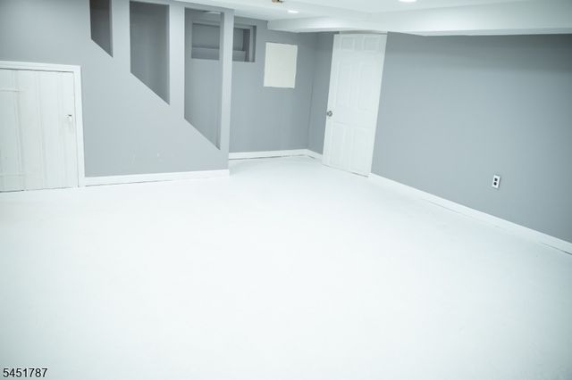 40 E Lincoln Ave, Roselle Park Boro, NJ 07204