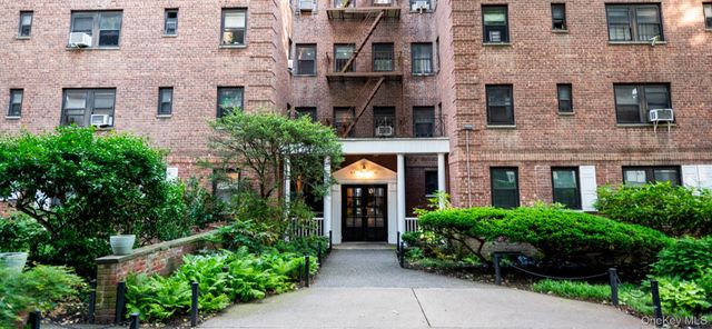 83-83 118th Street 6A, Kew Gardens, NY 11415